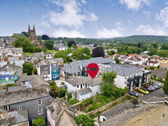 Flat for sale in Strode, Devon