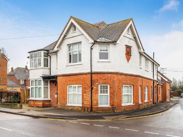 Flat for sale in The Butts, Kent