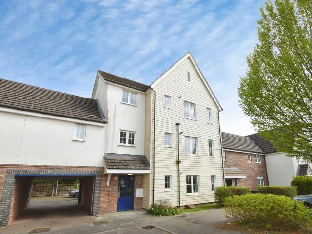 Flat for sale in Duton Hill, Essex