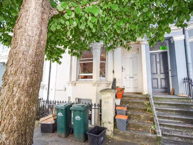 Flat for sale in Round Hill, Brighton & Hove