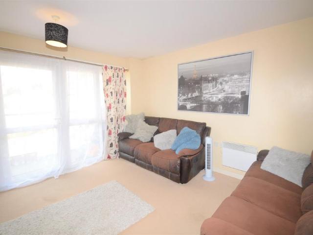 Flat for sale in Thamesmead, Greater London