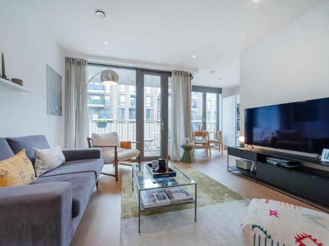 Flat for sale in Kensal Town, Greater London