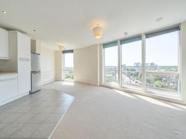 Flat for sale in London Borough of Hounslow, Greater London