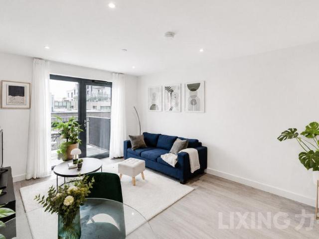 Flat for sale in Woodberry Down, Stamford Hill