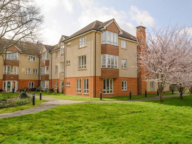 Flat for sale in London Borough of Merton, Merton Park