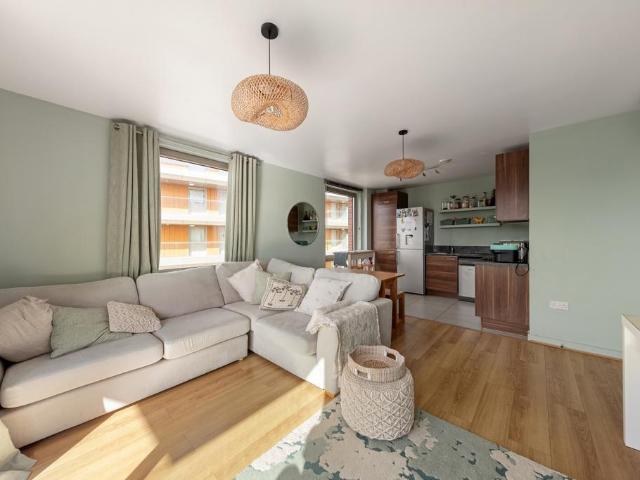 Flat for sale in Woodberry Down, Greater London