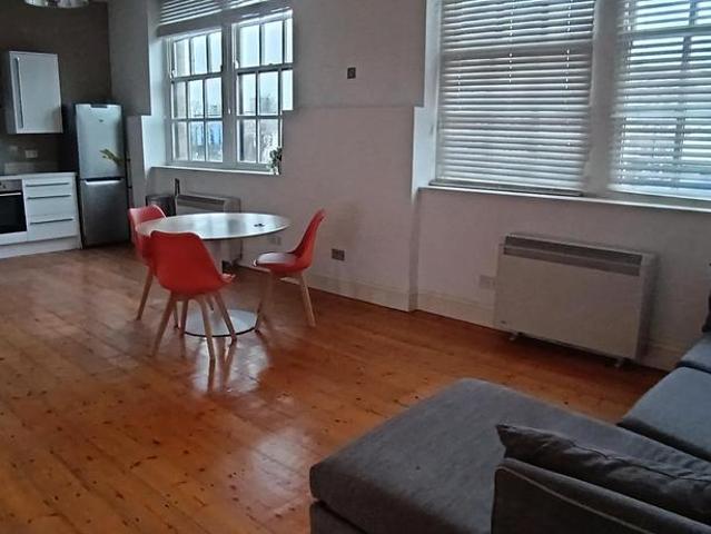 Flat for sale in Shacklewell, Greater London