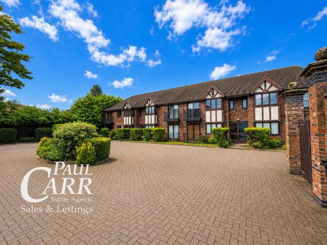 Flat for sale in Four Oaks, West Midlands