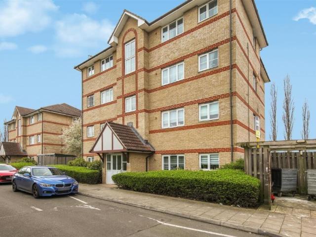 Flat for sale in London Borough of Lewisham, Greater London