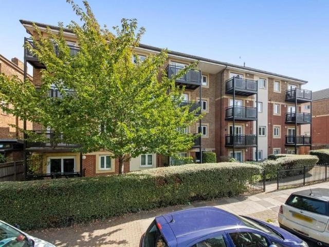 Flat for sale in Crystal Palace, Greater London