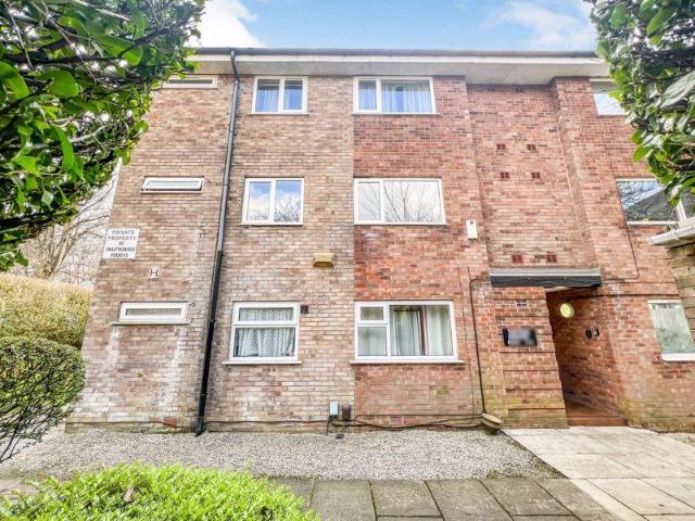 Flat for sale in Lee Bank, Greater Manchester