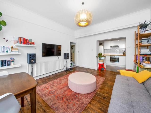Flat for sale in West Norwood, Greater London