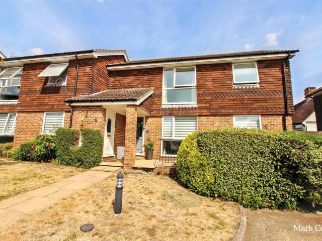 Flat for sale in Pachesham Park, Surrey