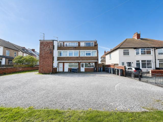 Flat for sale in Knowle, Bispham