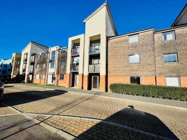 Flat for sale in Quarrendon, Aylesbury