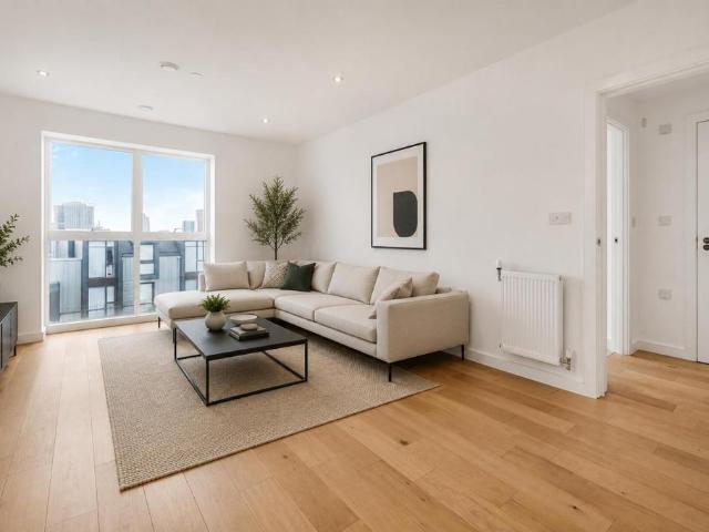 Flat for sale in Stratford Marsh, Greater London