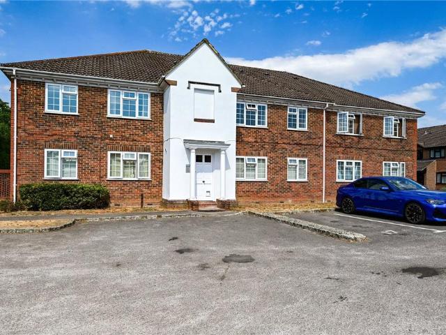 Flat for sale in Westborough, Surrey