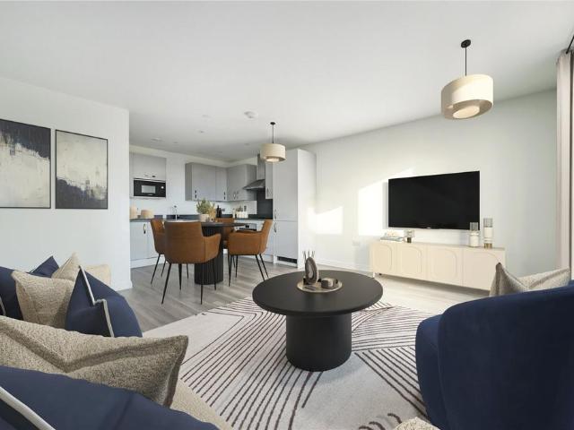 Flat for sale in Longlands, Greater London
