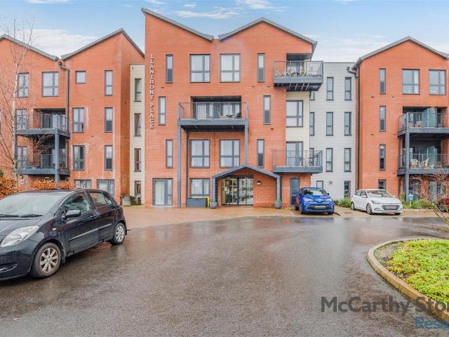 Flat for sale in Gloucester, Gloucestershire