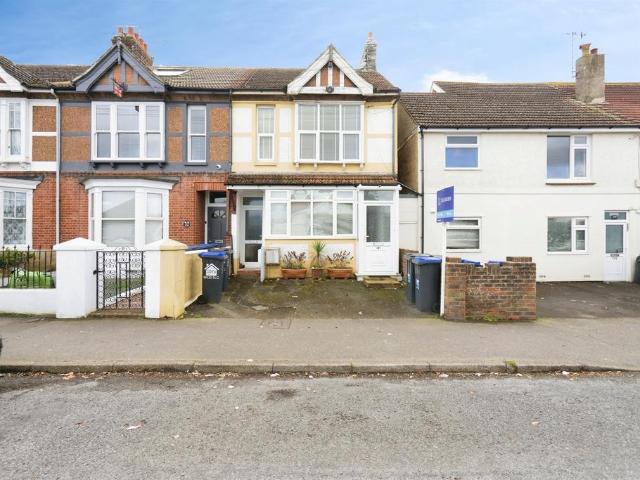 Flat for sale in Fishersgate, West Sussex