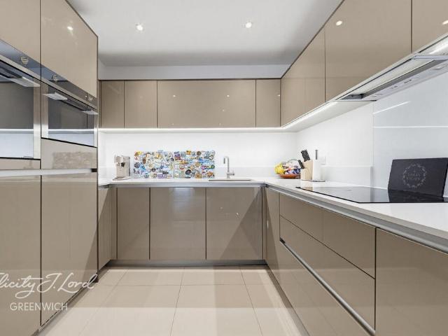 Flat for sale in Greenwich Millennium Village, Greater London