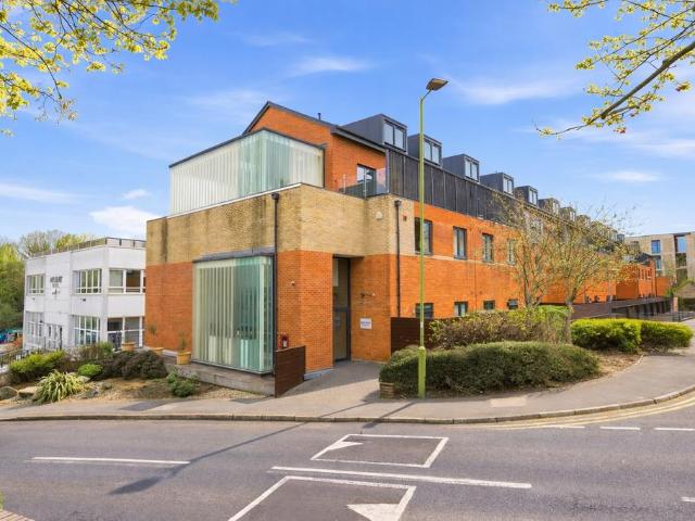 Flat for sale in St Albans, Five Acres