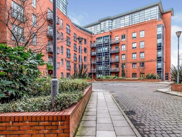 Flat for sale in Hulme, Manchester