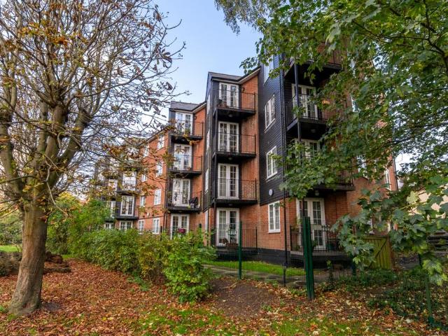 Flat for sale in Hockerill, Colliers End
