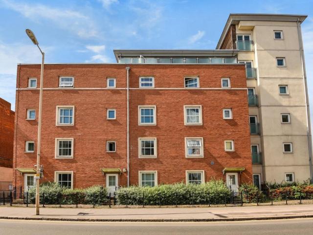 Flat for sale in Reading