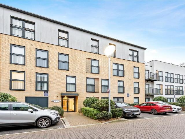 Flat for sale in Little Stanmore, Greater London