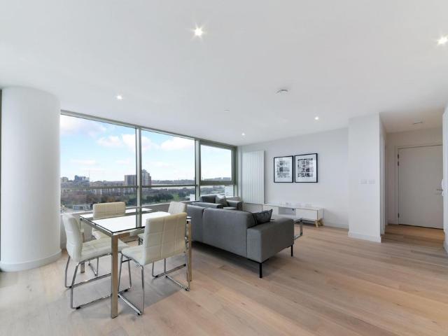 Flat for sale in Silvertown, Greater London