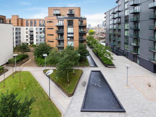 Flat for sale in St. George in the East, Wapping