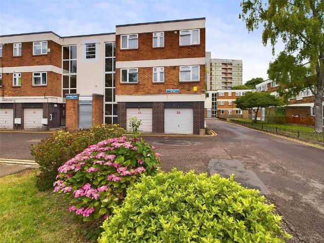 Flat for sale in Gloucester, Gloucestershire