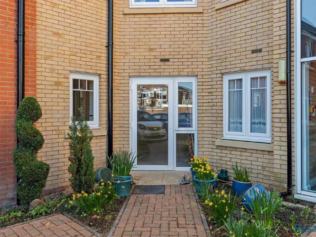 Flat for sale in Chedburgh, Suffolk