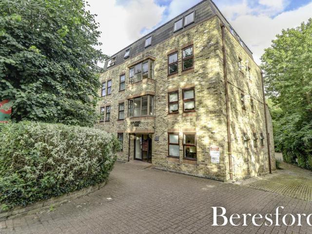 Flat for sale in Navestock Side, Essex
