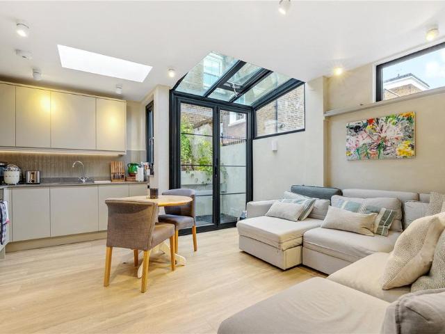 Flat for sale in Chelsea, Greater London