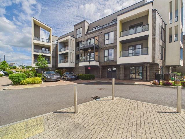 Flat for sale in St. Marys Island, Gillingham