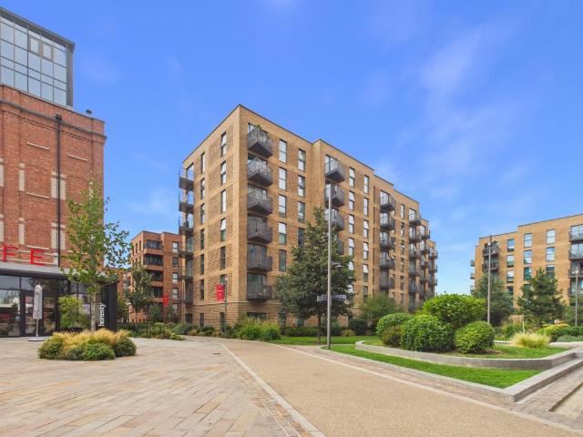 Flat for sale in Slough