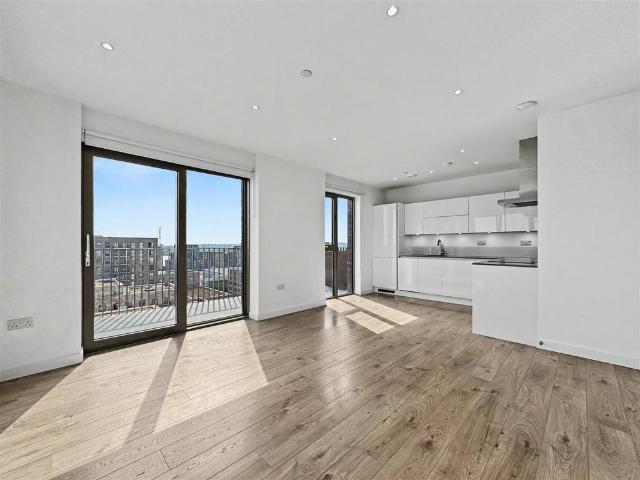 Flat for sale in Reach, Greater London