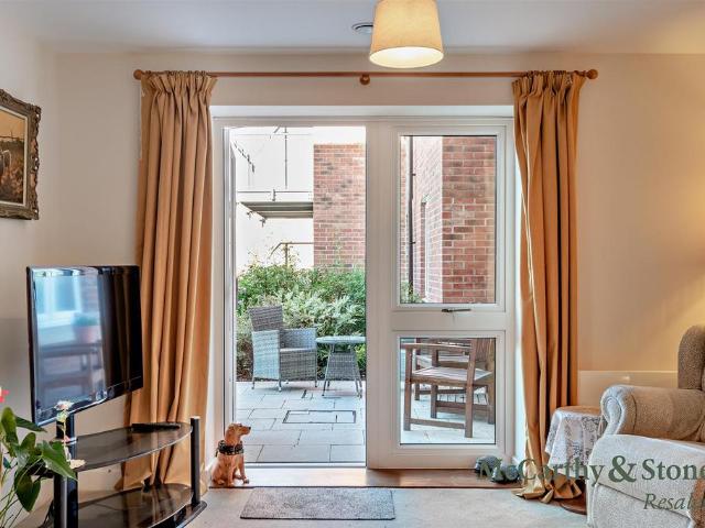 Flat for sale in Thatcham, West Berkshire