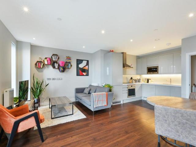 Flat for sale in Blackwall, Greater London