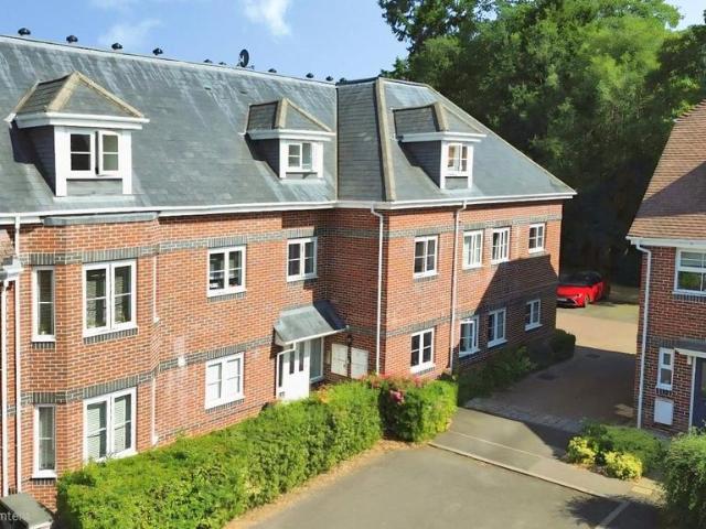 Flat for sale in Hermitage, West Berkshire