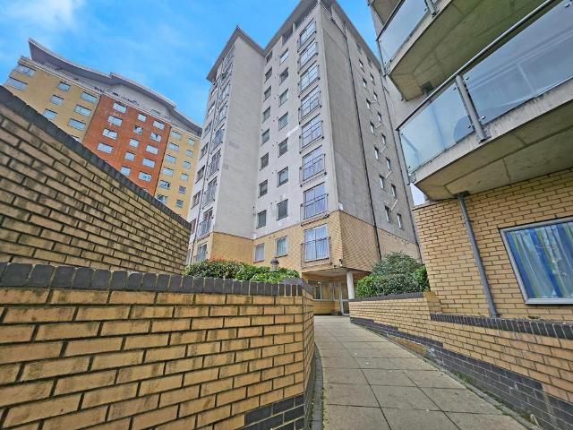 Flat for sale in Greater London