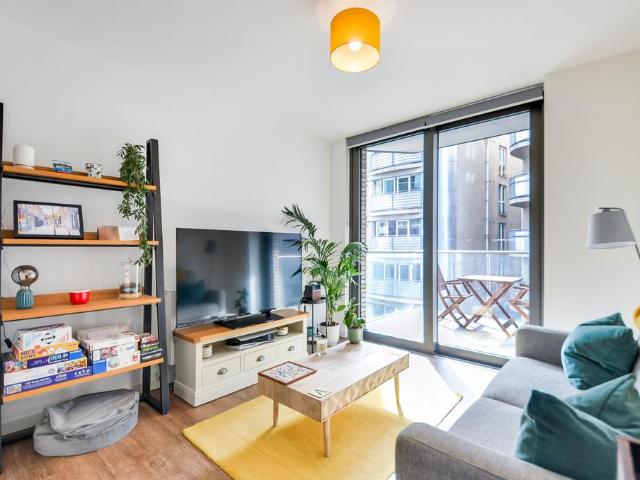 Flat for sale in Finsbury, Greater London