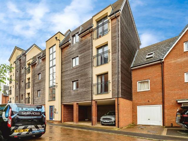 Flat for sale in Quarrendon, Aylesbury