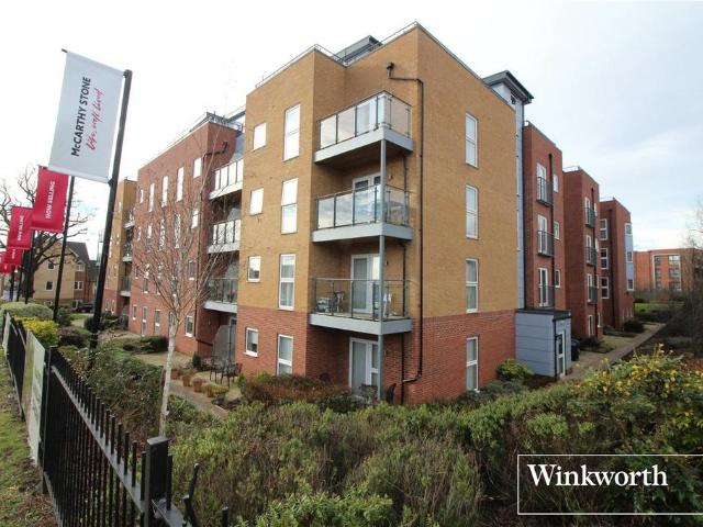 Flat for sale in Elstree and Borehamwood, Borehamwood