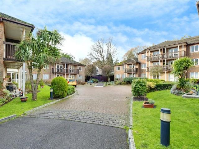 Flat for sale in Tricketts Cross, Ferndown