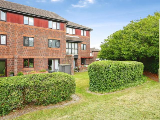 Flat for sale in Berrick Salome, Oxfordshire