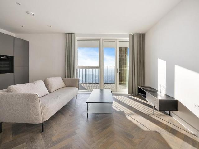 Flat for sale in Queen's Park, Greater London