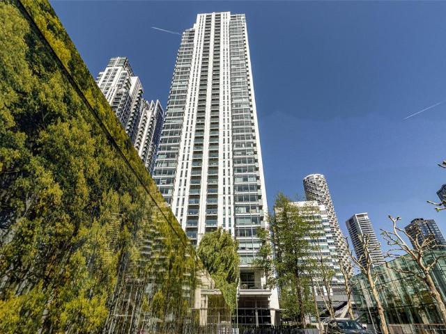 Flat for sale in Isle Of Dogs, Greater London
